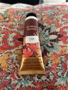 D51 1 Bath and Body Works hand cream 1 oz sunrise woods